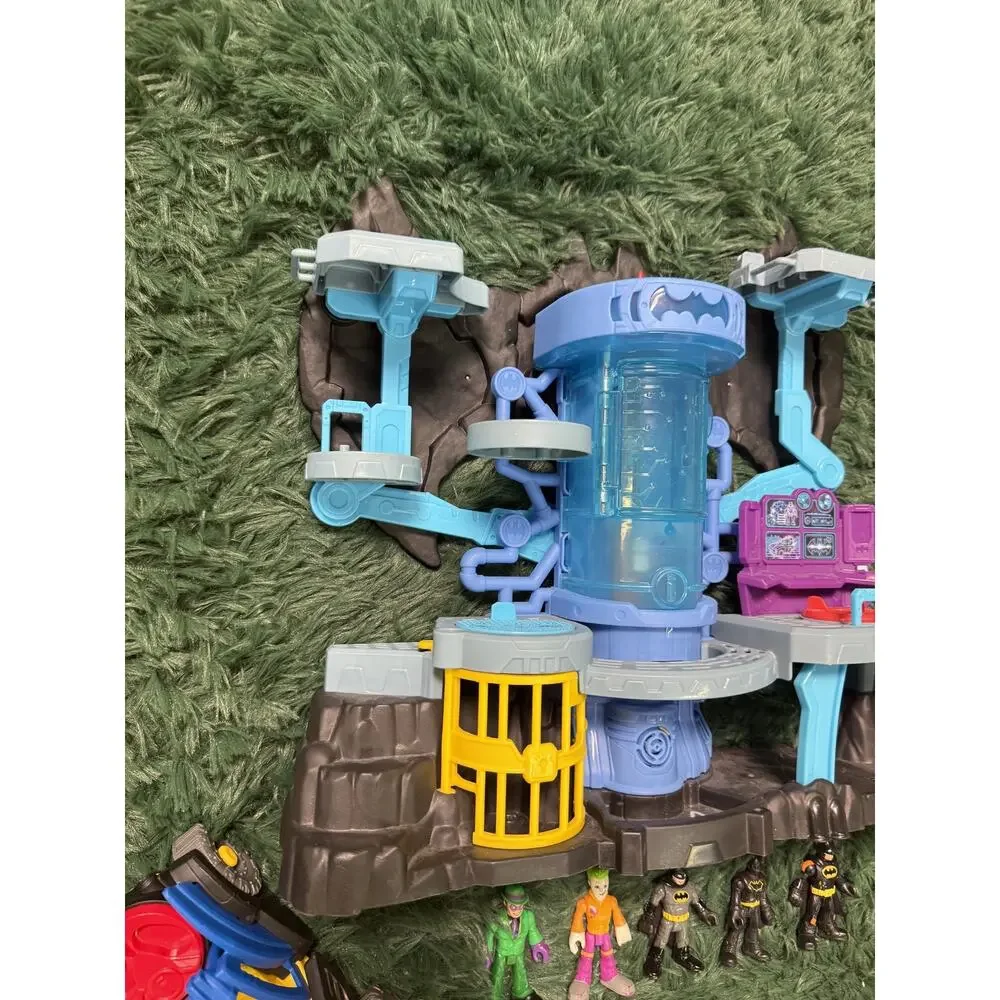 Fisher-Price Imaginext DC Super Friends Batcave Playset Batman Riddler Joker